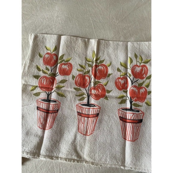 Vtg Linen & Cloth Fabric Tea towels Set Lot 4 Pieces Embroidered & Stamped Fruit - Picture 3 of 9